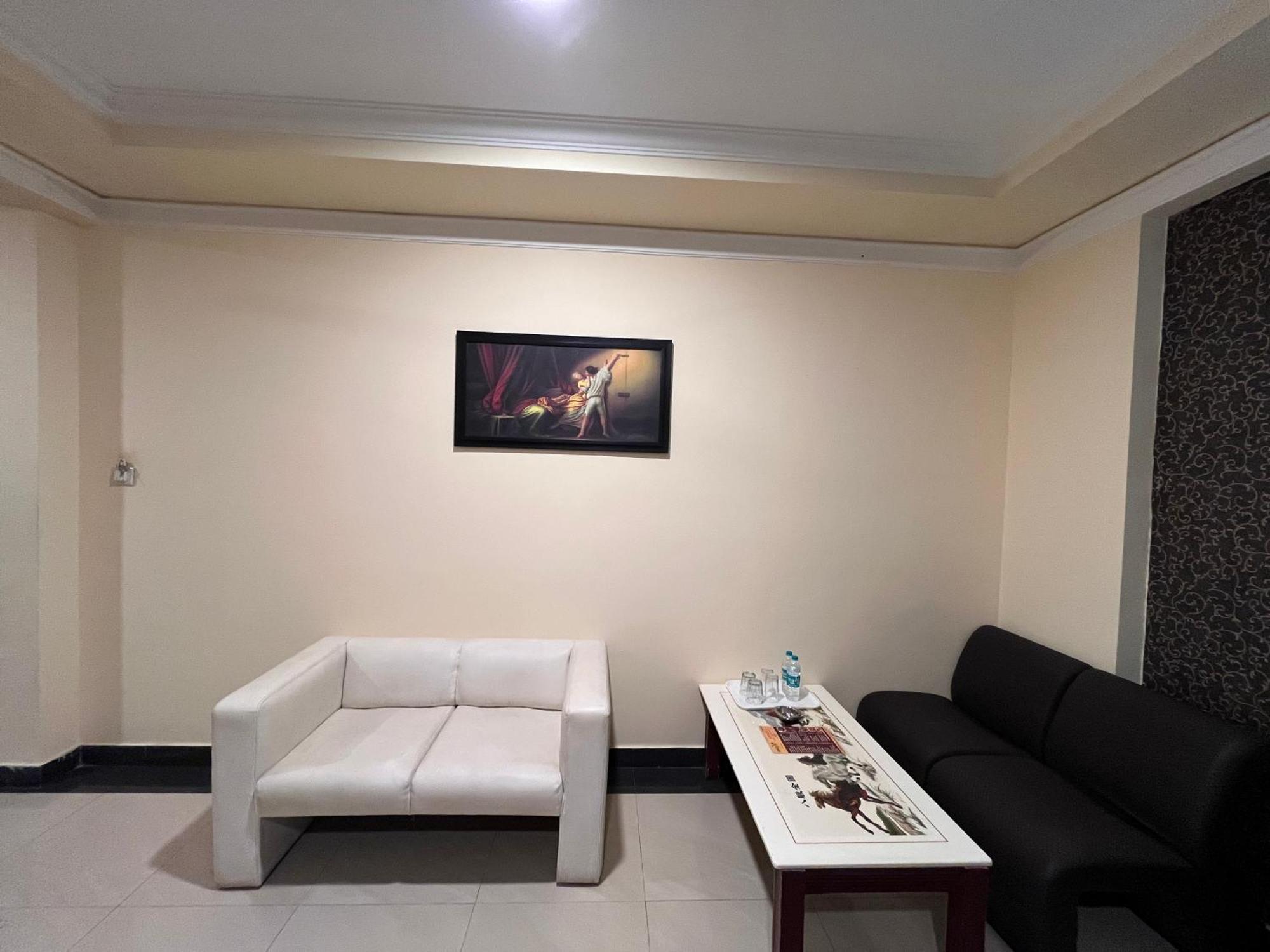 Ananya Comfortss Hospet Luaran gambar