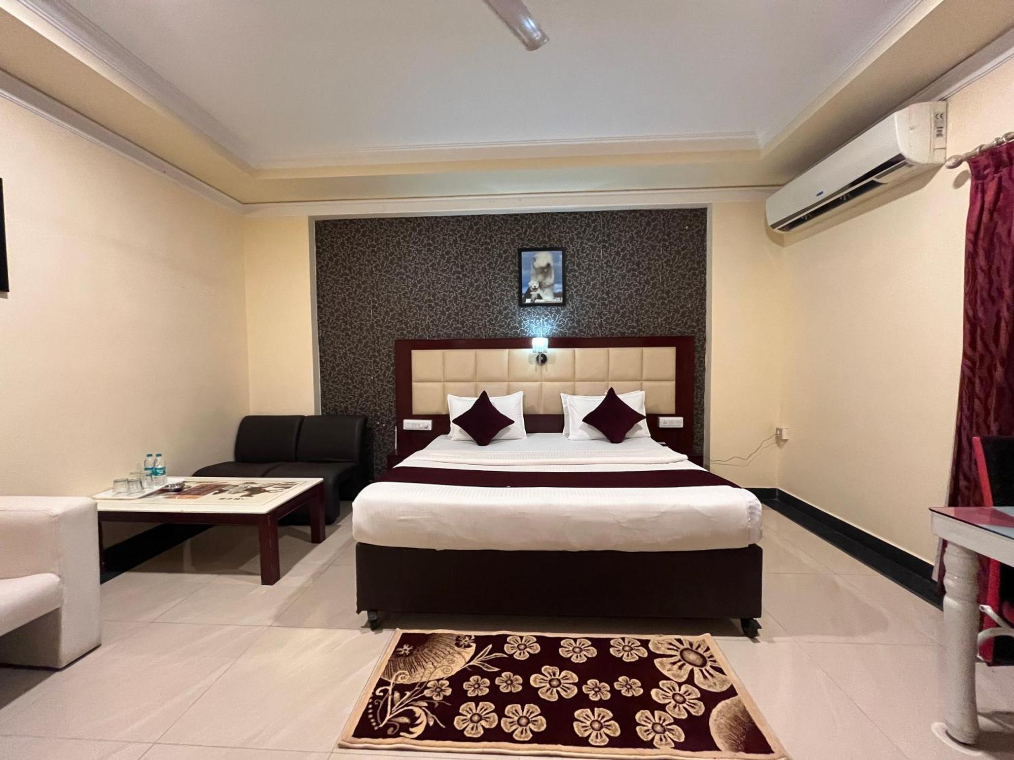 Ananya Comfortss Hospet Luaran gambar