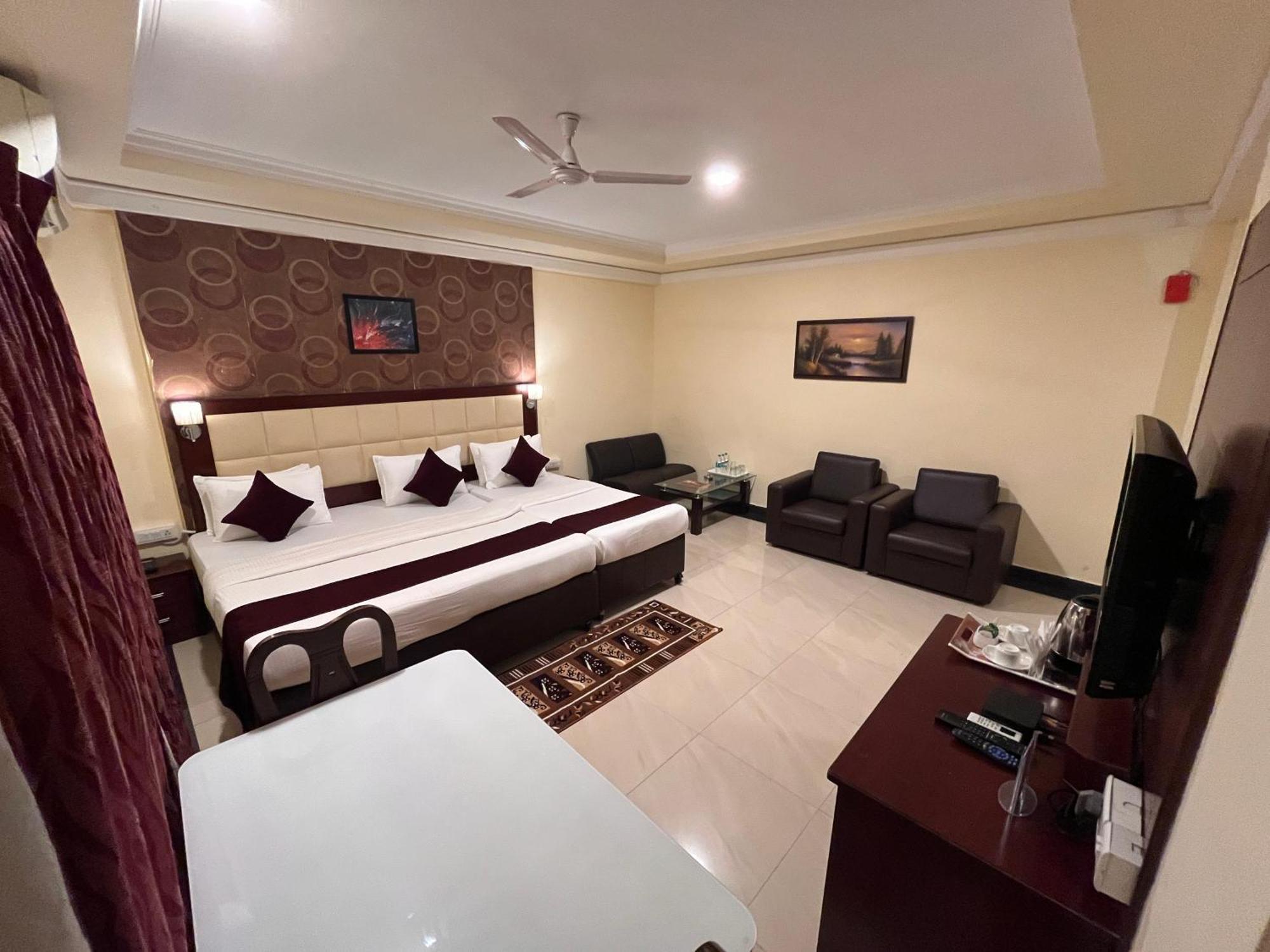 Ananya Comfortss Hospet Luaran gambar