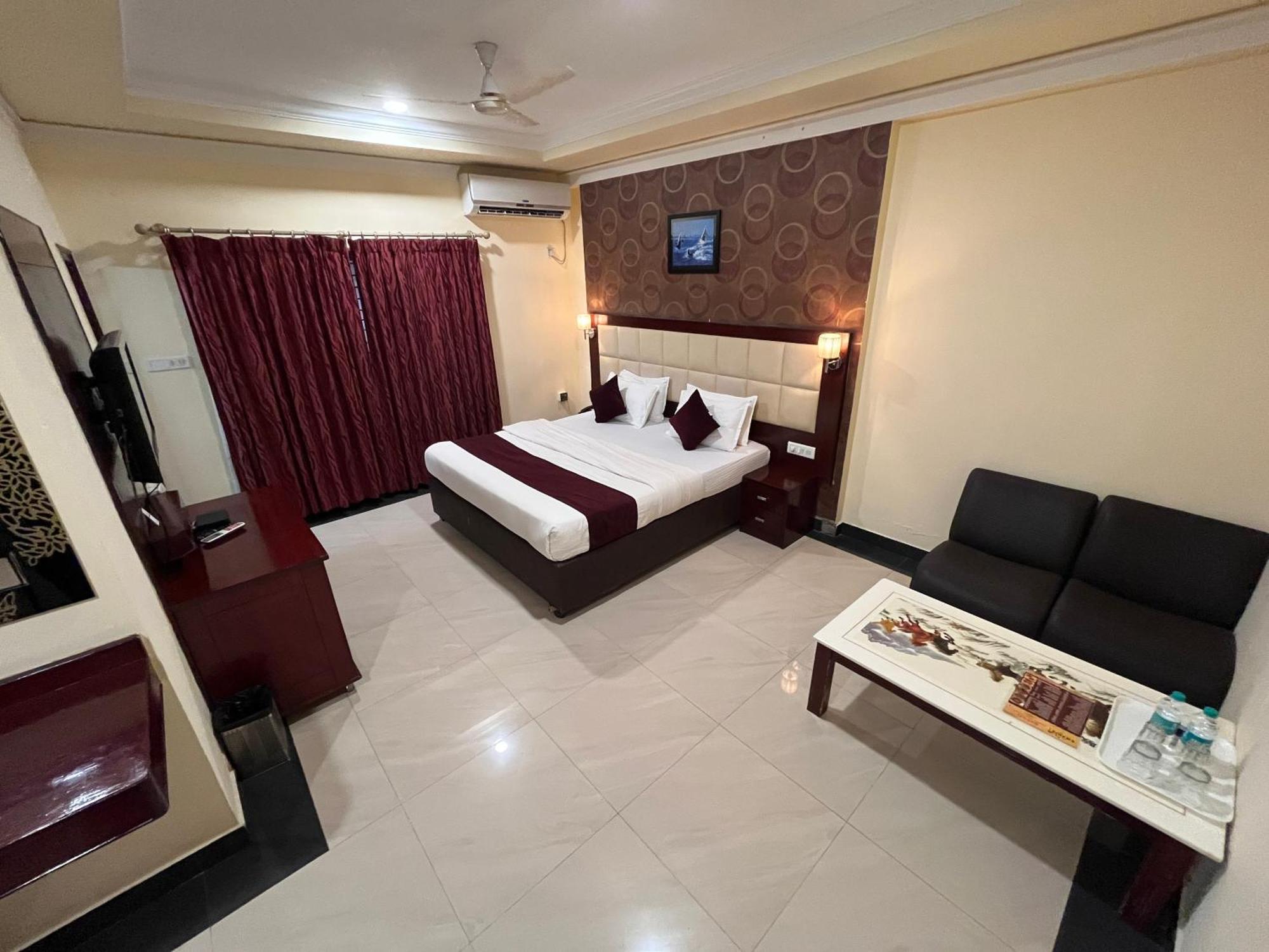 Ananya Comfortss Hospet Luaran gambar