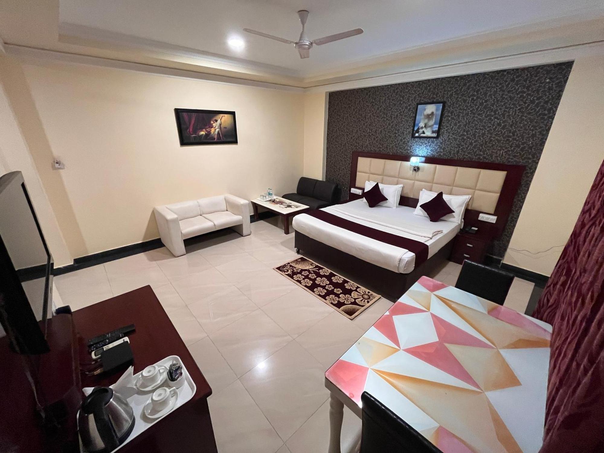 Ananya Comfortss Hospet Luaran gambar