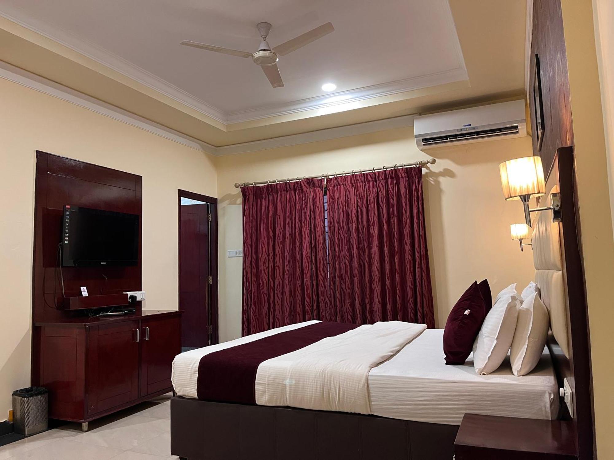 Ananya Comfortss Hospet Luaran gambar