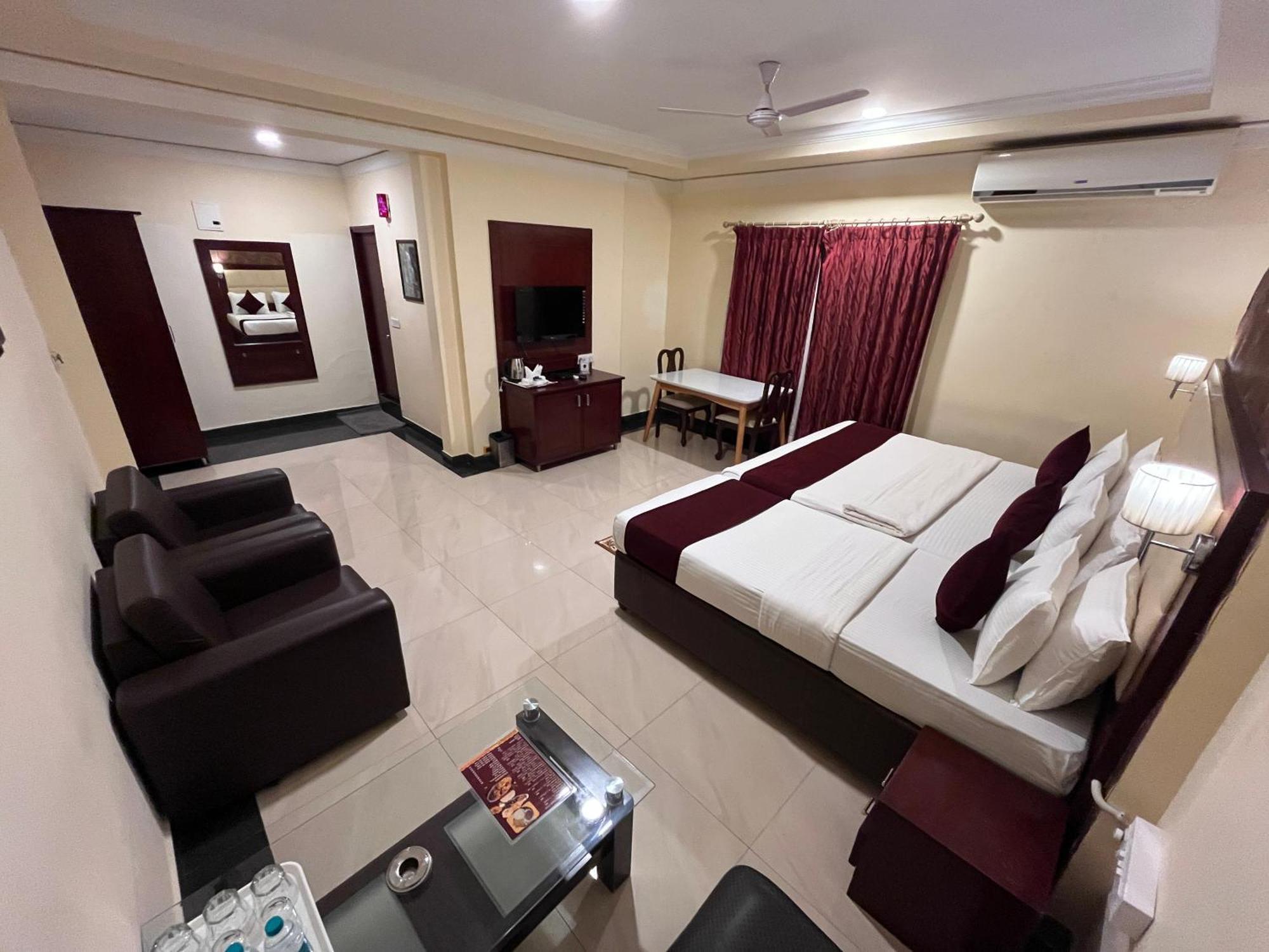 Ananya Comfortss Hospet Luaran gambar