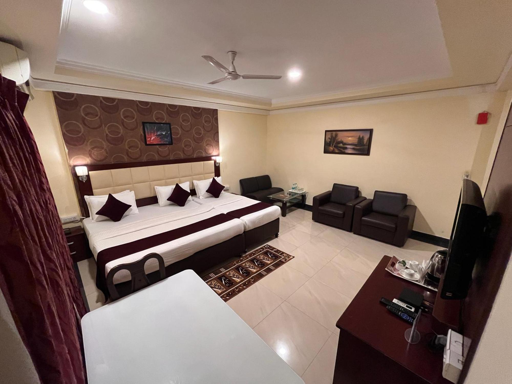 Ananya Comfortss Hospet Luaran gambar