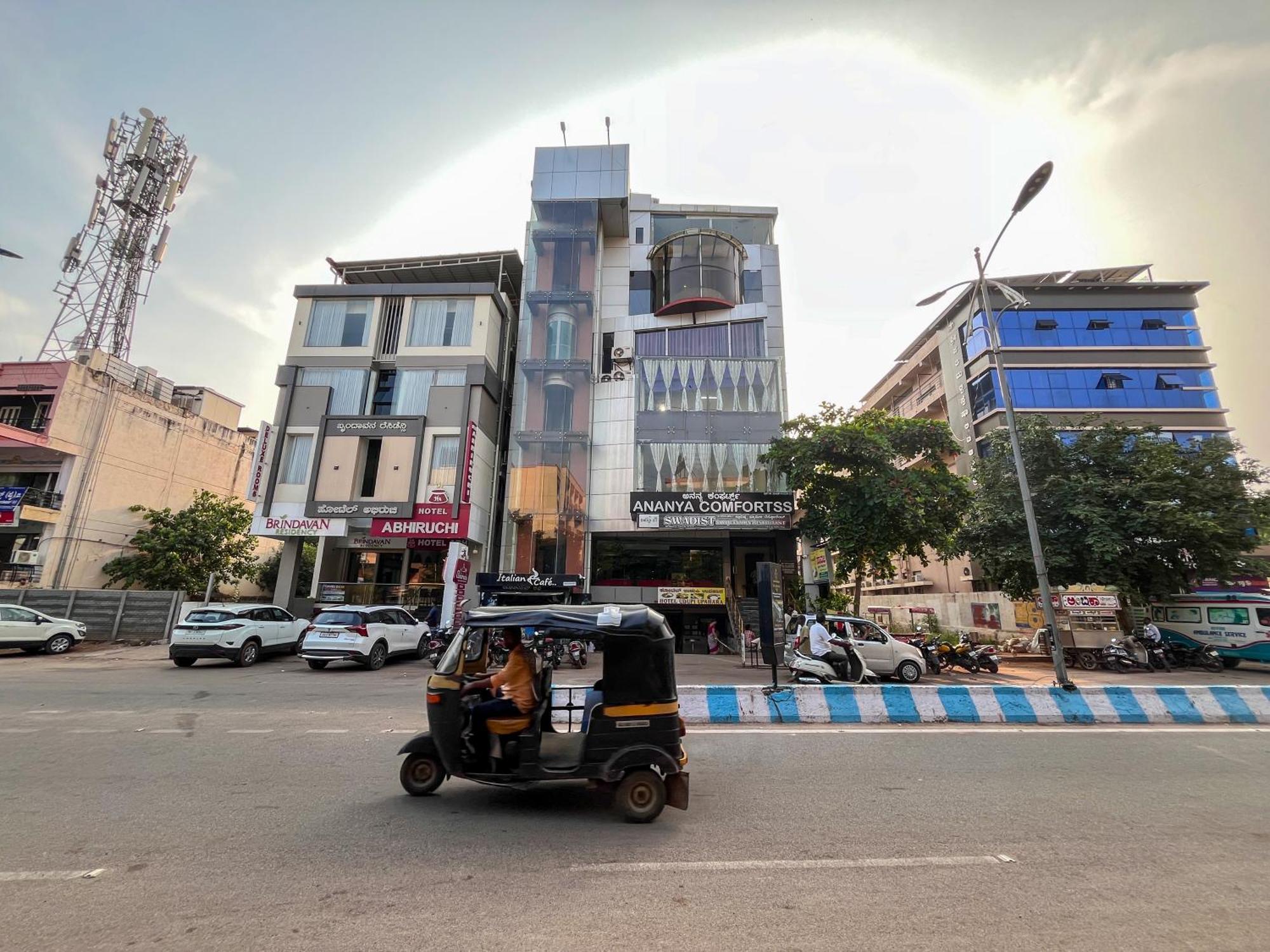 Ananya Comfortss Hospet Luaran gambar