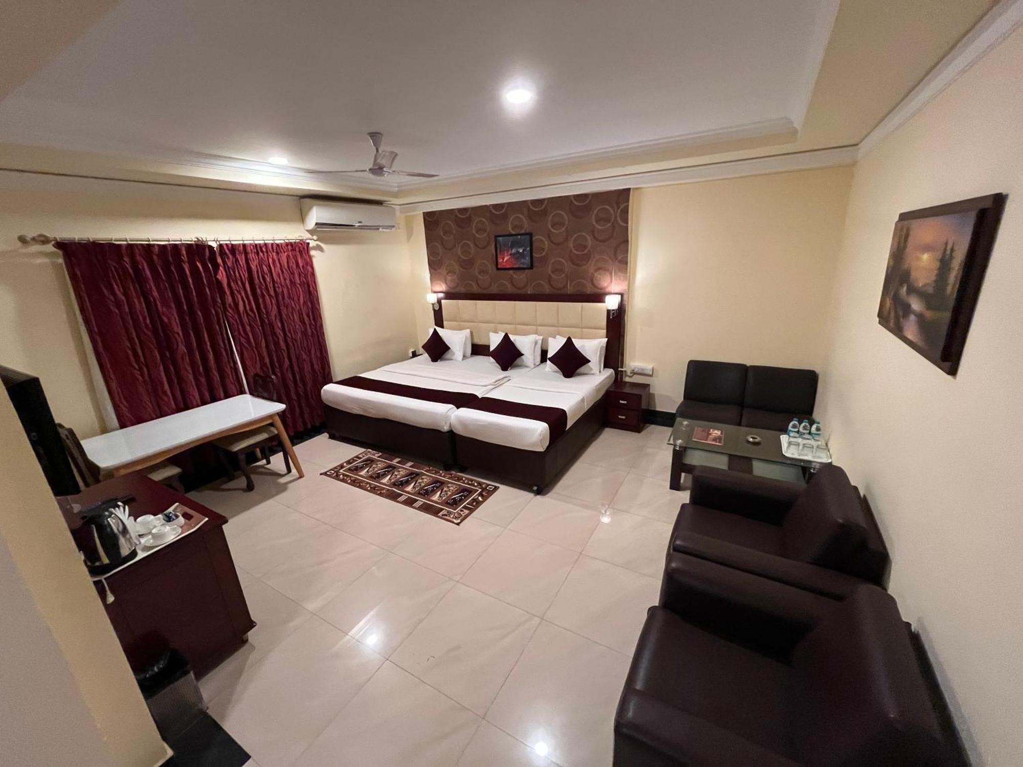 Ananya Comfortss Hospet Luaran gambar