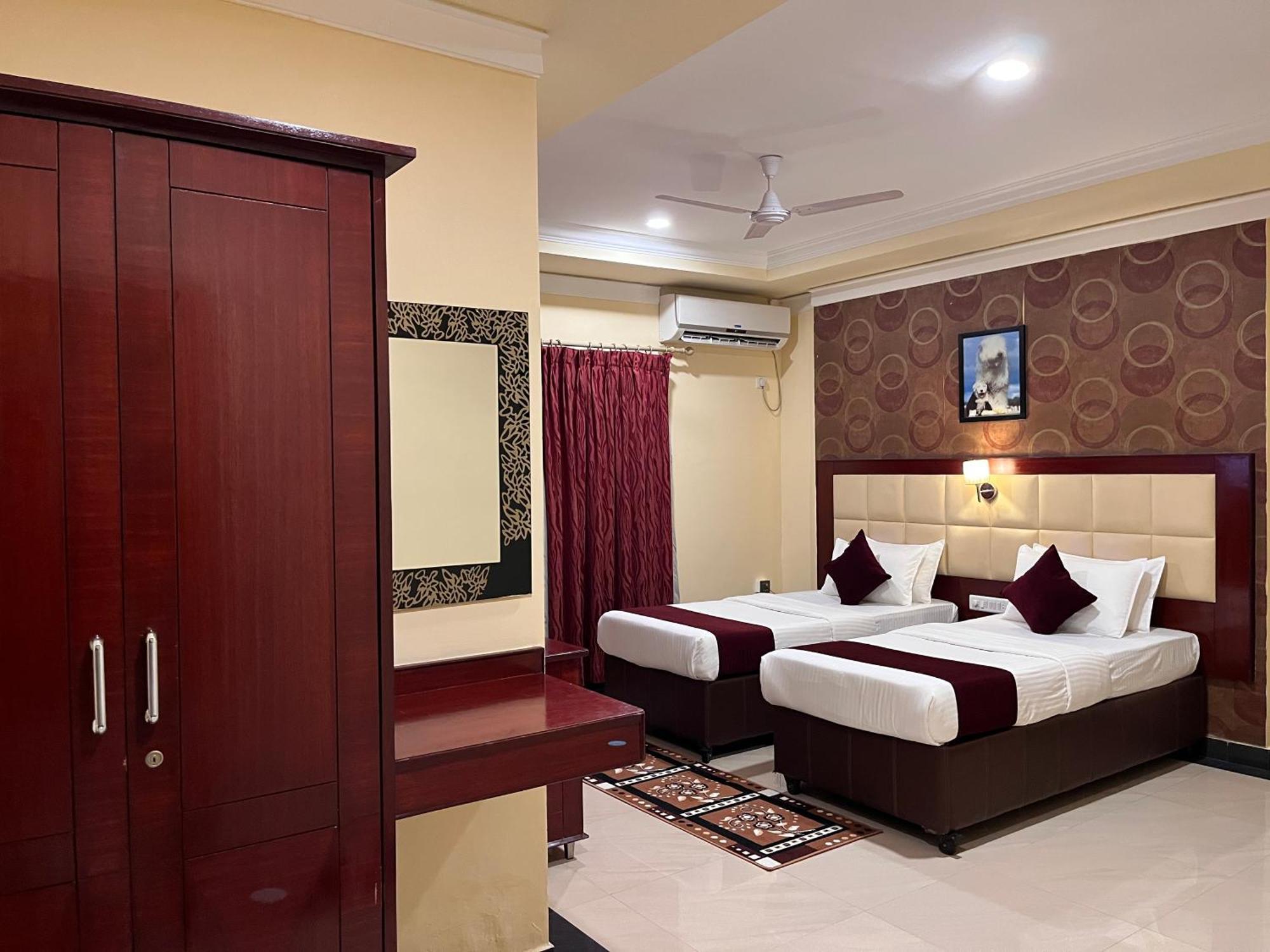 Ananya Comfortss Hospet Luaran gambar