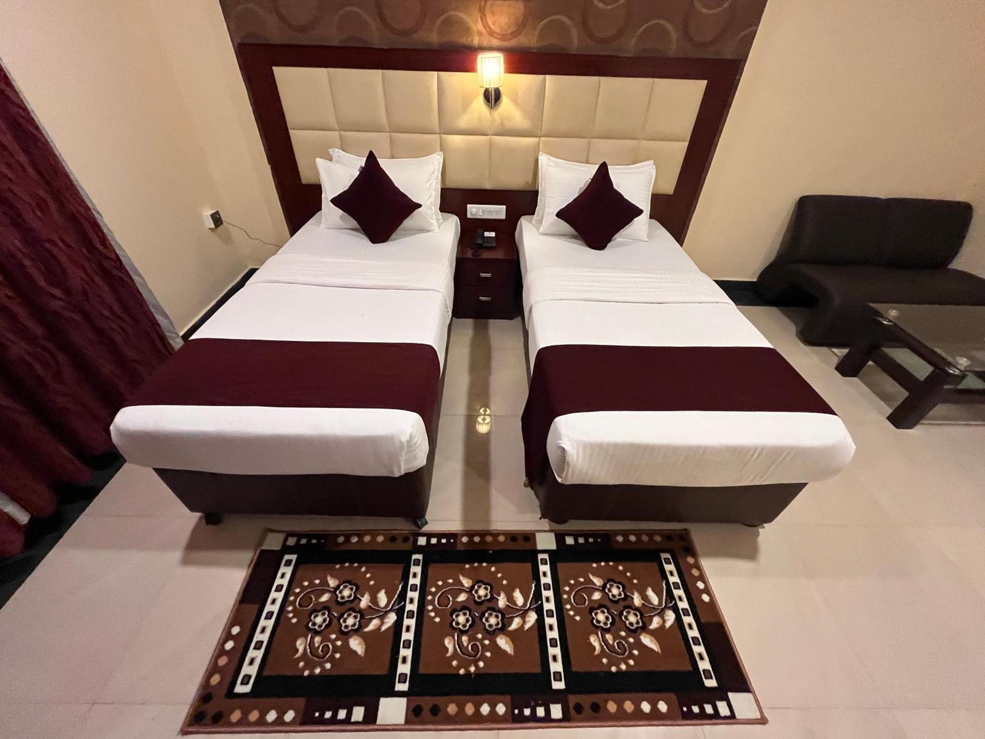 Ananya Comfortss Hospet Luaran gambar