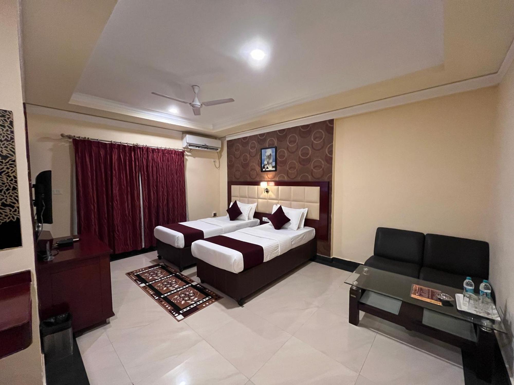 Ananya Comfortss Hospet Luaran gambar