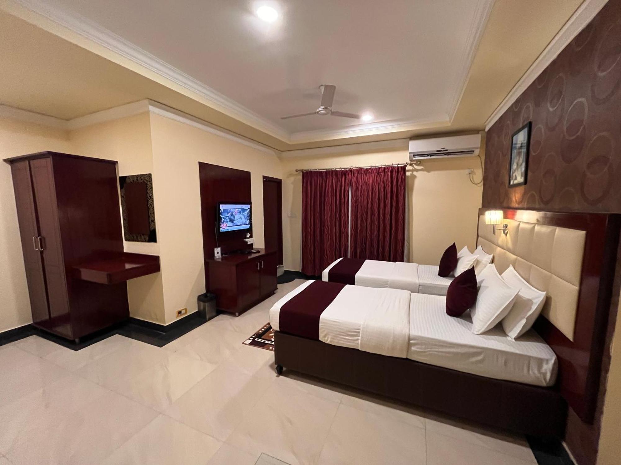 Ananya Comfortss Hospet Luaran gambar