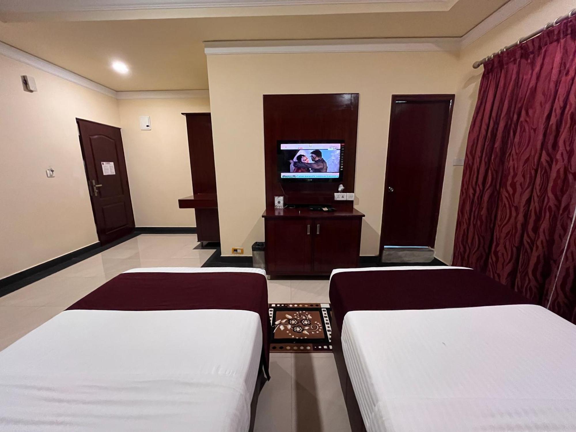 Ananya Comfortss Hospet Luaran gambar